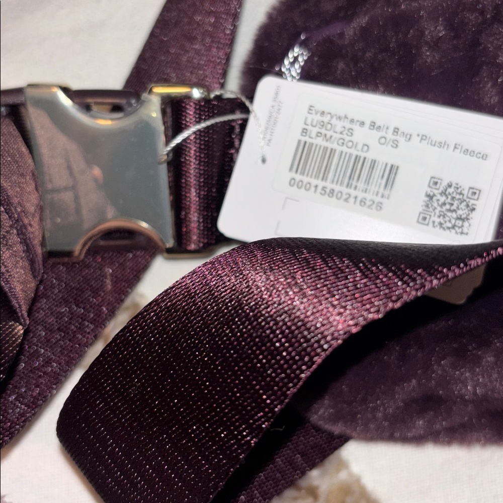Lululemon NWT Everywhere Belt Bag - Plush Fleece - Black Plum/Gold - Picture 7 of 7